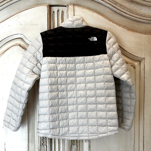The North Face girls or boys sz M jacket.Perfect condition, worn a couple times. - Picture 3 of 13